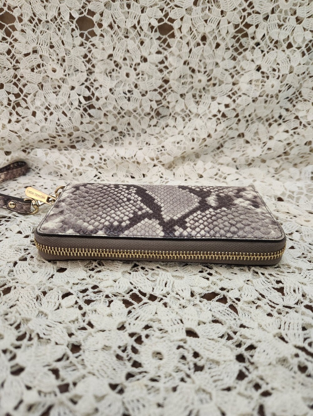Michael Kors Jet Set Travel snake-embossed leather wristlet wallet Preloved - Picture 10 of 10